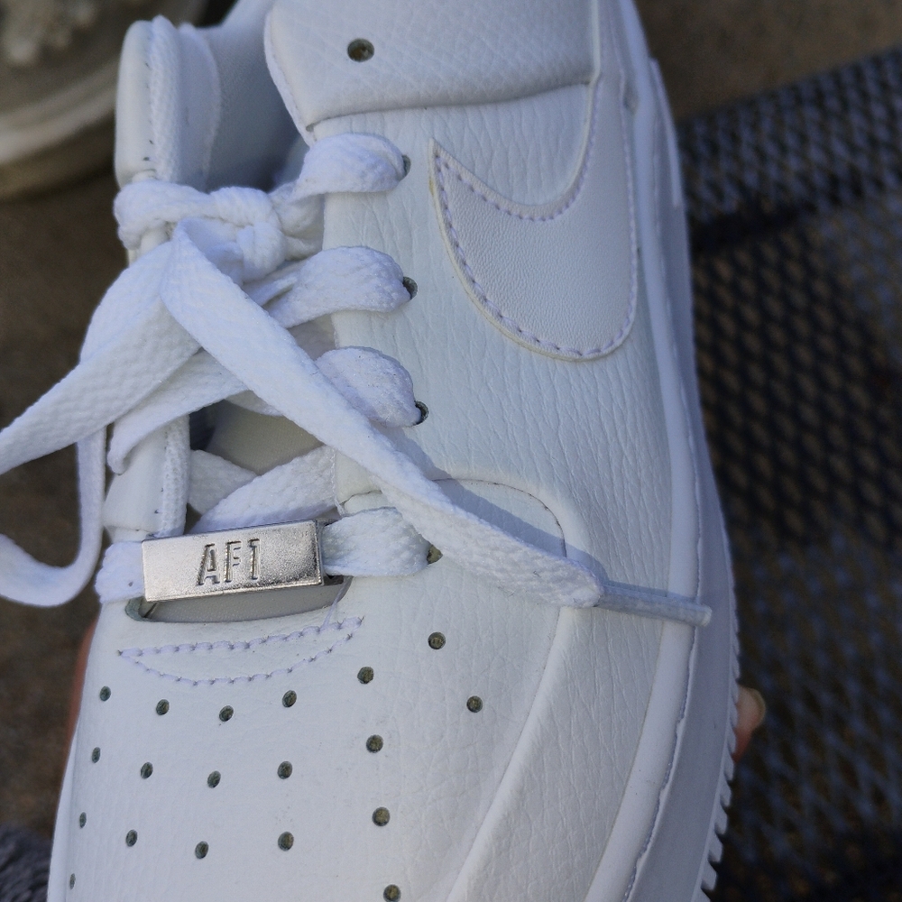 Nike White Sneakers for Women. Size 6 - Picture 5 of 7